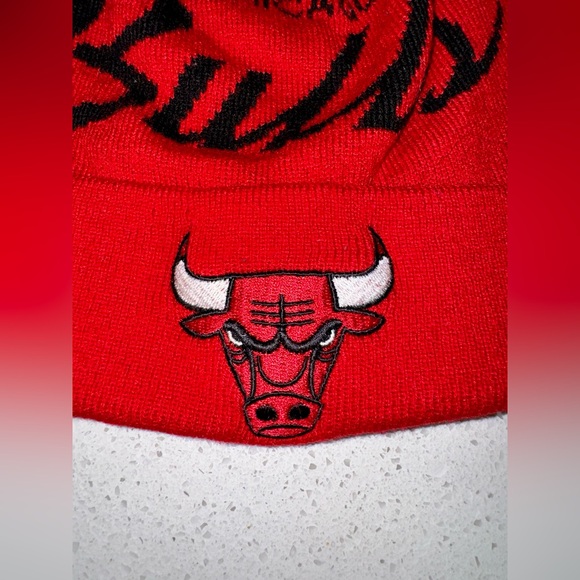 Vintage Style Chicago Bulls Knit Beanie Hat - Picture 5 of 7